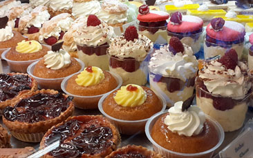 Les pâtisseries et entremets de la boulangerie pâtisserie Eiffel