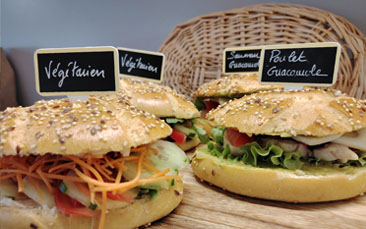 Les sandwichs, bagnats, croques, fougasses, pizzas, gougères de la boulangerie pâtisserie Eiffel